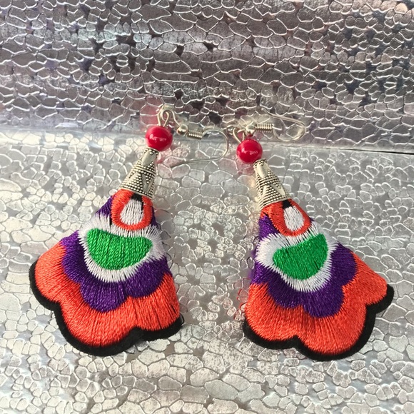 🌸Embroided hand made earings🌸2 for $11🌸 - Picture 2 of 3